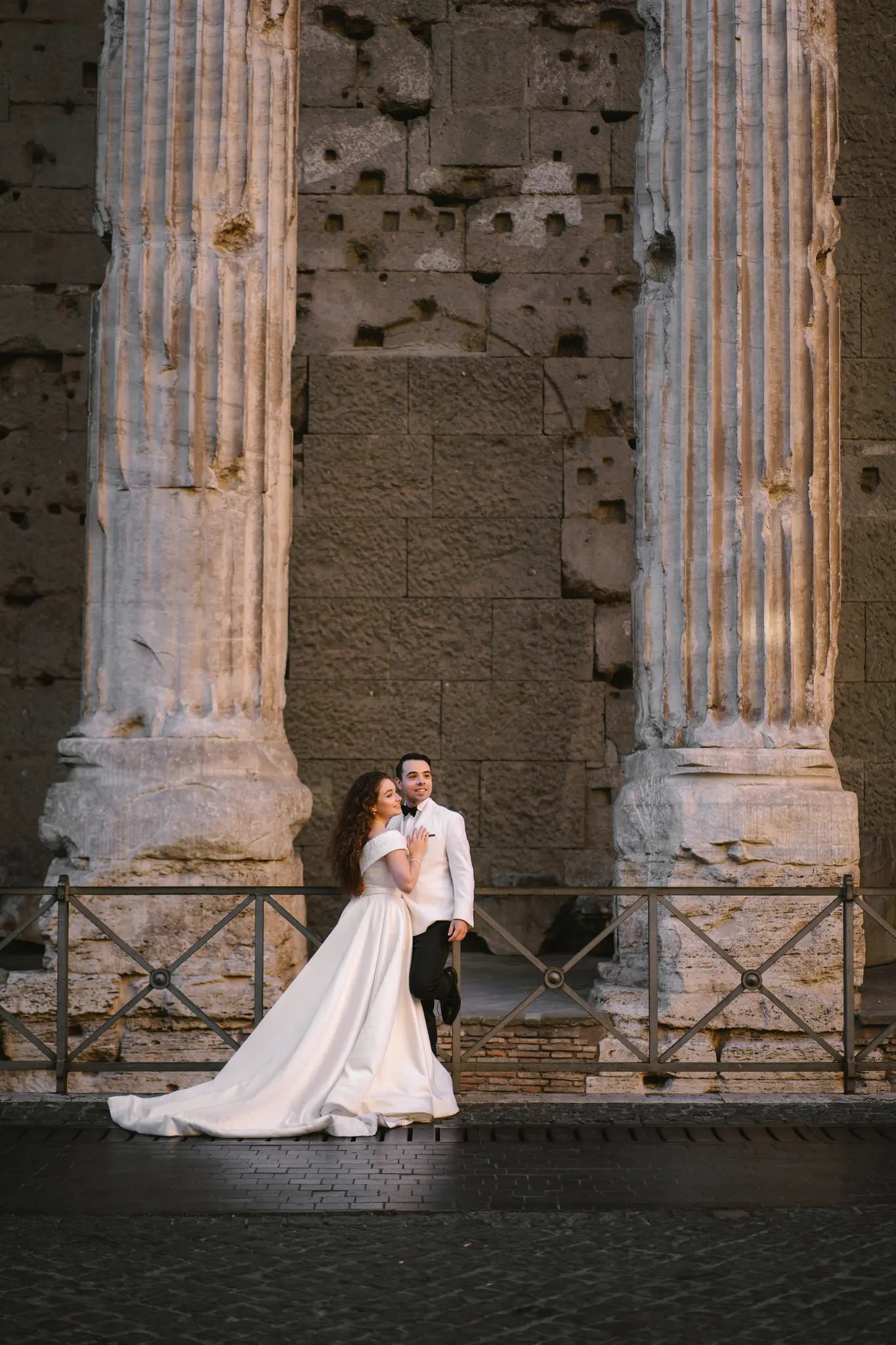 This stunning photo shows how to plan a destination wedding in Italy with ancient Roman columns as a backdrop.
